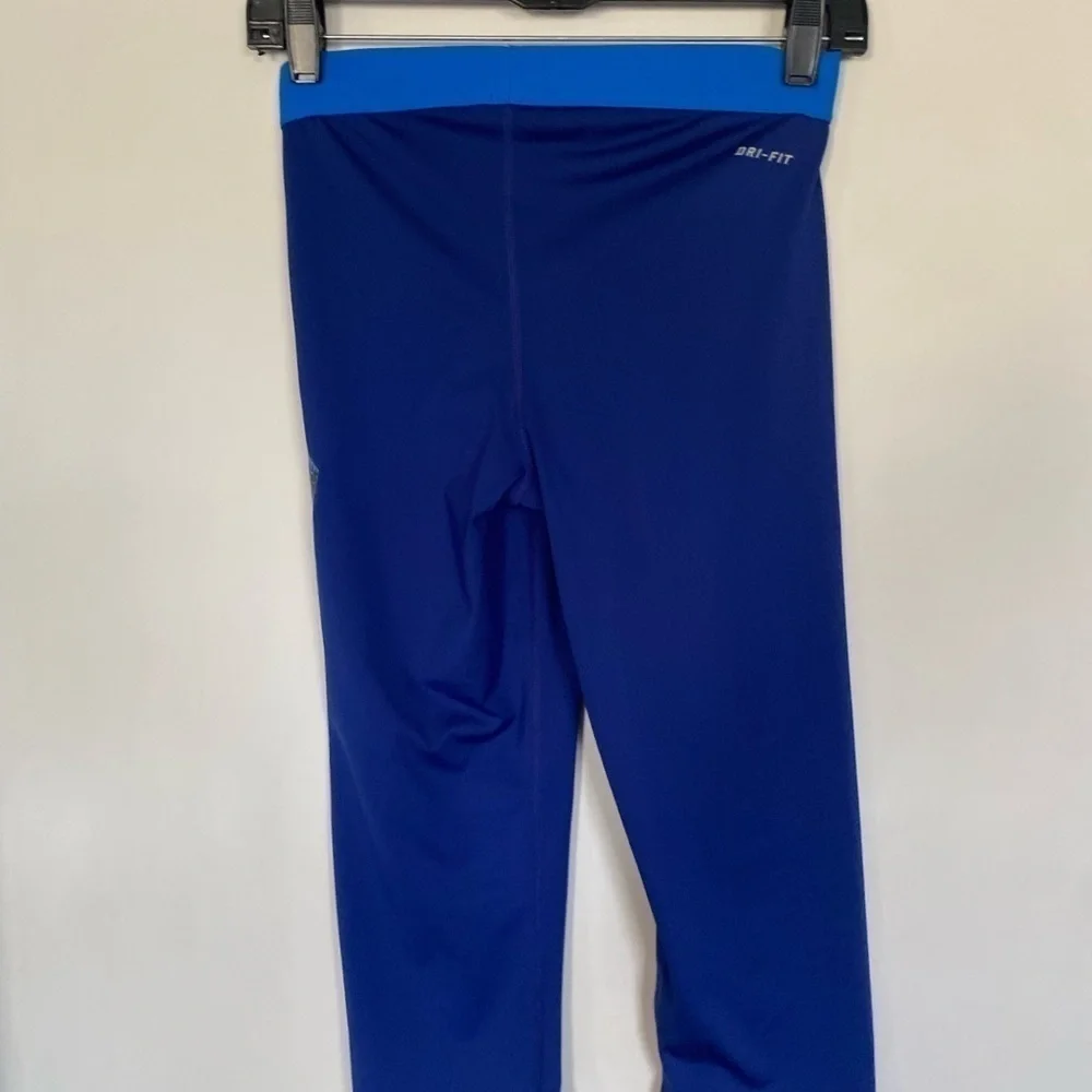 Ladies Nike pro dry fit, athletic Capri leggings medium